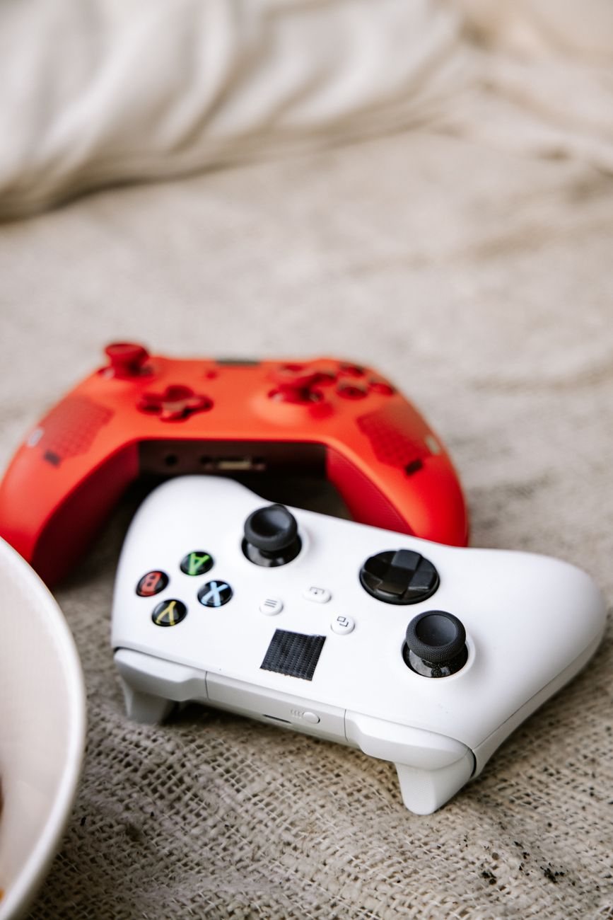 Controller detail and jugabed gameplay mechanics in action